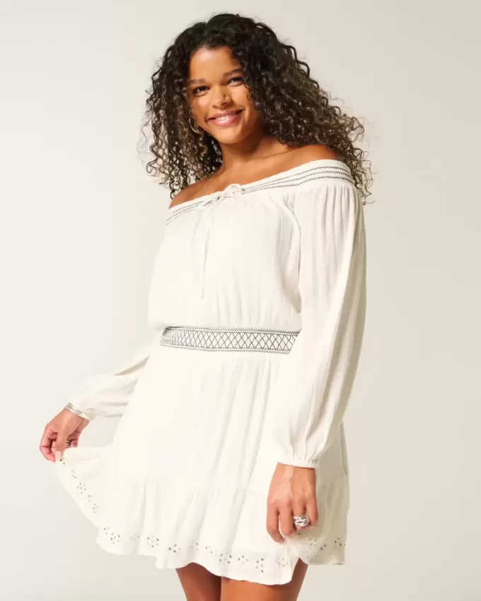 Vestido tejido con hombros descubiertos Vestido tejido con hombros descubiertos
