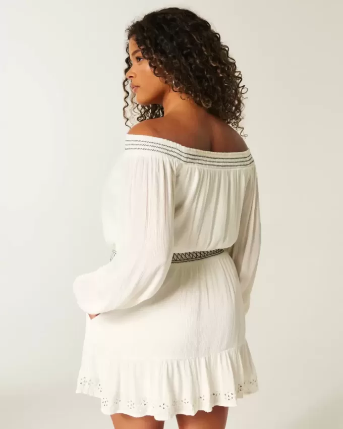 Vestido tejido con hombros descubiertos Vestido tejido con hombros descubiertos
