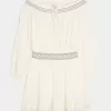 Vestido tejido con hombros descubiertos Vestido tejido con hombros descubiertos