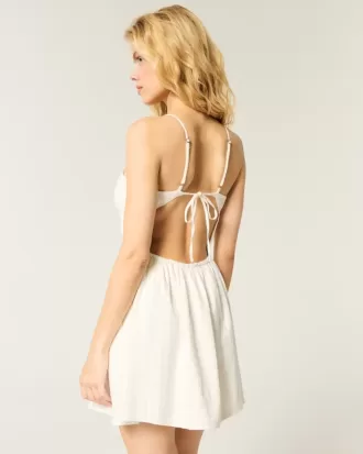 Vestido tipo falda pantalón con espalda abierta y rayado cruzado
